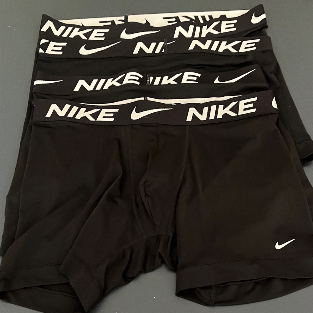 New. Mens Nike Dri fit boxers. Large. Set of 4